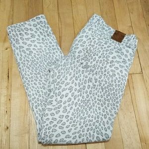Lucky Legend leopard capri skinny jeans.